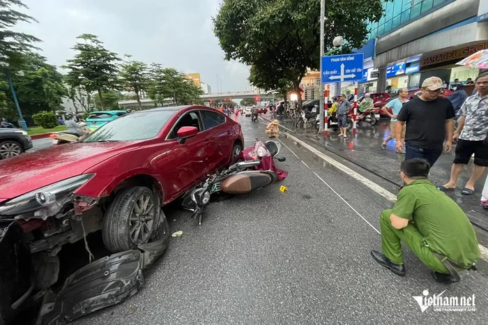 Lực lượng chức năng đo đạc hiện trường. Ảnh: Đình Hiếu