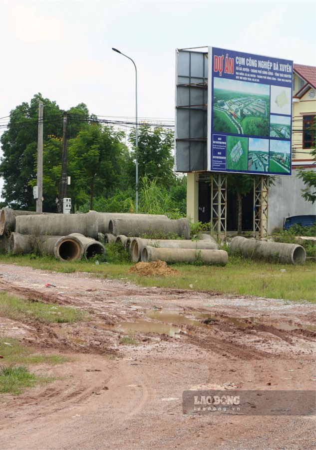 Ghi nhận ngày 26.8, sau hơn 5 năm triển khai, CCN Bá Xuyên vẫn chỉ là 1 khu đất dở dang, hoang tàn.