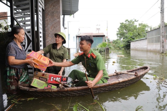 Hà Nội: Người đàn ông tử vong khi đi đánh cá trên sông Tích ảnh 1