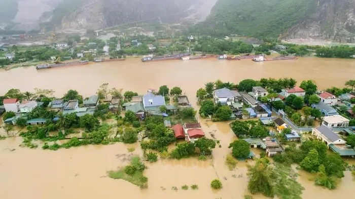 Hơn 67.000 căn nhà bị ngập sâu trong nước lũ