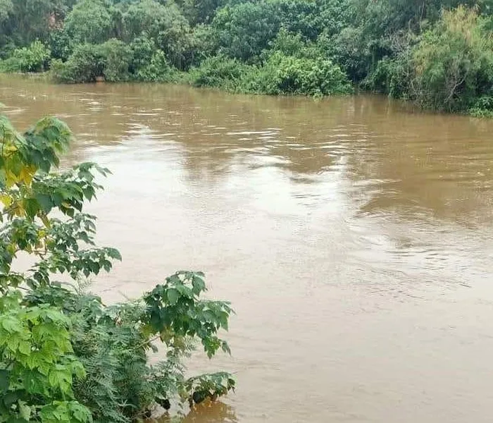 Sông Vinh nơi người dân phát hiện sự việc và cứu cháu bé vào bờ an toàn.