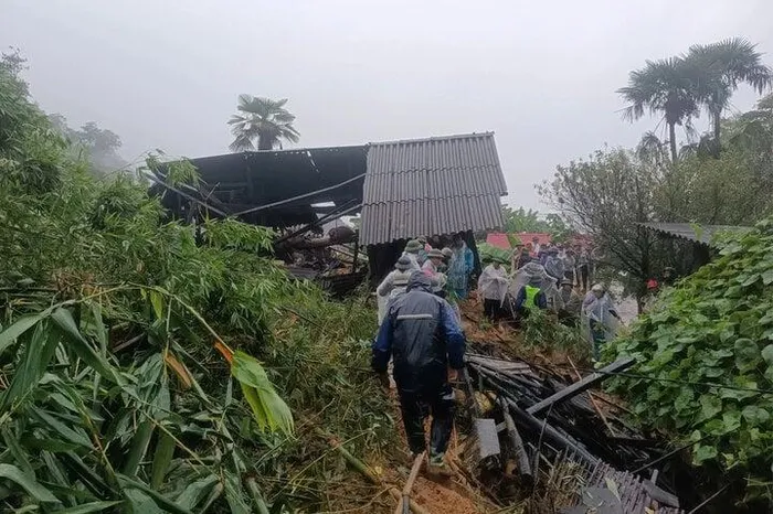 Hiện trường vụ sạt lở tại xã A Lù (huyện Bát Xát, Lào Cai) khiến 7 người trong 4 hộ gia đình bị mất tích. 