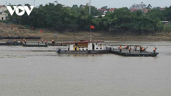 Đối với ôtô, chỉ cho phép các loại xe ôtô con, xe bán tải (từ 2 đến 4 chỗ ngồi), lưu thông 1 chiều khi đi qua cầu, thời gian mỗi chiều khi lưu thông 10 phút, khoảng cách giữa các xe ≤ 30m, vận tốc ≤ 10km/h...