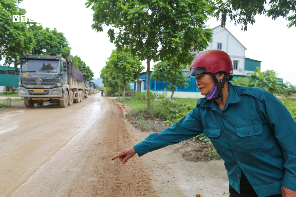 ‘Binh đoàn’ xe tải cày nát đường ở Hà Tĩnh, dân khốn khổ sống chung với bùn đất - 5