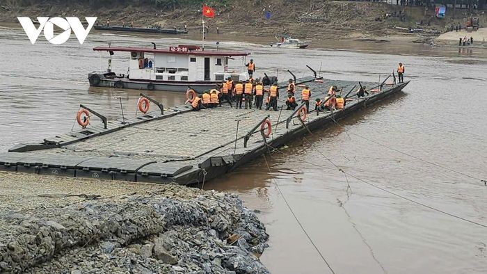 Từ ngày 30/9, Binh chủng Công binh bắt đầu đảm bảo thông cầu phao Phong Châu. Thời gian đảm bảo cầu là từ 6h đến 22h hàng ngày.