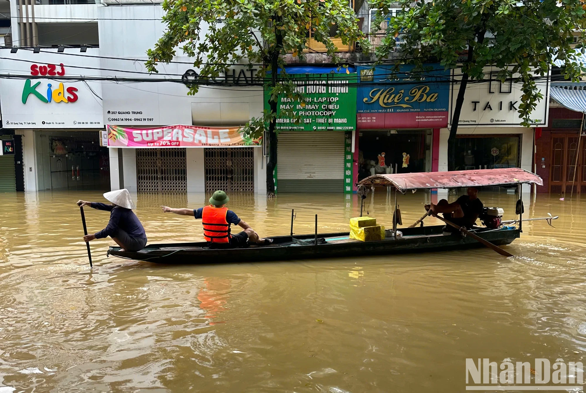 Nước đã ngập toàn thành phố Tuyên Quang ảnh 8